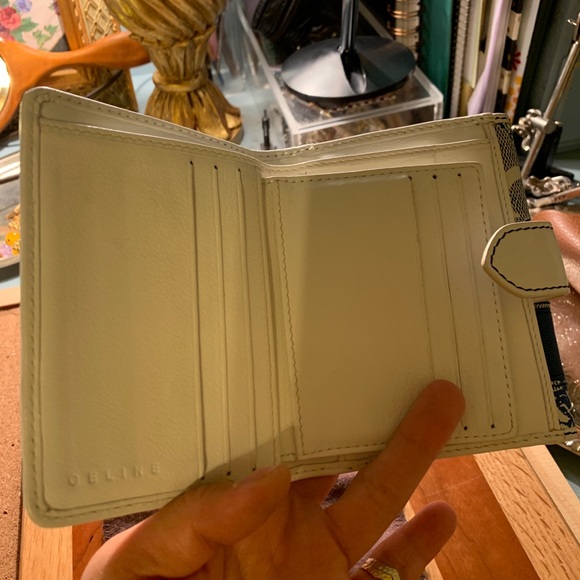 ๐ฆVintage Celine wallet $300 - Picture 3 of 8